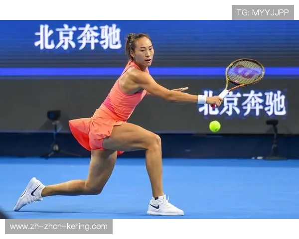 球迷挤爆中网训练场，郑钦文人气创新高