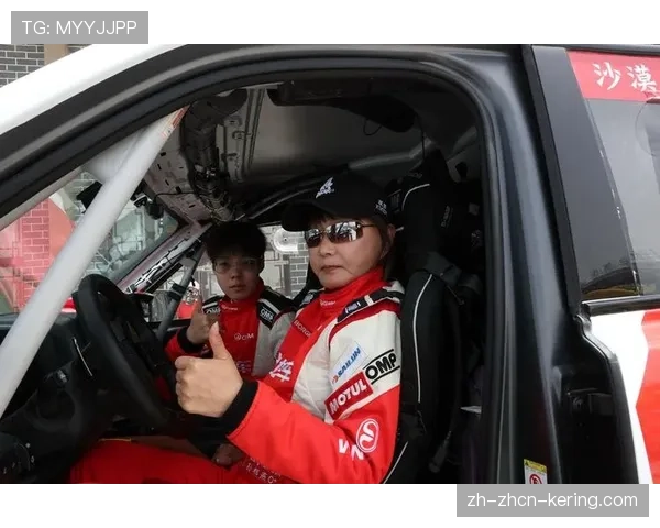 对手亦是朋友：抓拍两位竞争多年的车手在决赛后互相致意的动人画面